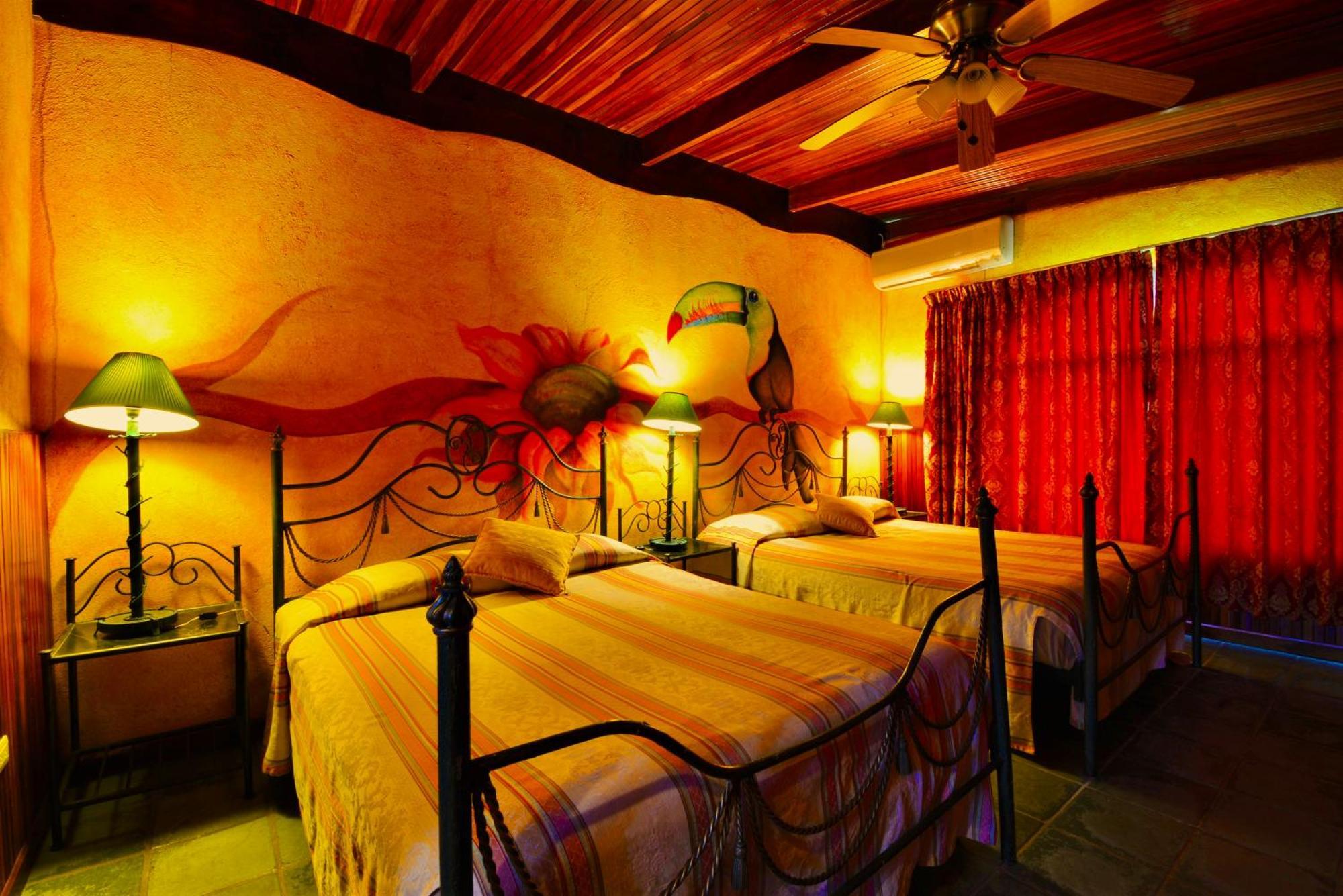Hotel La Mansion Inn Arenal Нуэво-Ареналь Номер фото